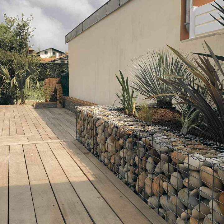 Banquette en parement pierres Labenne